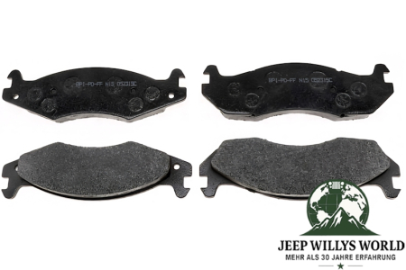 Bremsbeläge Satz, Vorderachse, Jeep CJ5 CJ7 CJ8 YJ XJ MJ 82-89, 4 Bremsbeläge sichtbar, davon zeigen 2 die Belagseite und 2 die Montageseite.