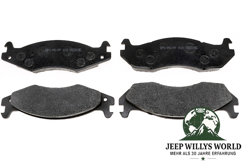 Bremsbeläge Satz, Vorderachse, Jeep CJ5 CJ7 CJ8 YJ XJ MJ 82-89, 4 Bremsbeläge sichtbar, davon zeigen 2 die Belagseite und 2 die Montageseite.